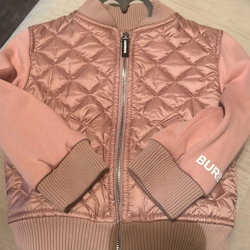 Size 2y Burberry 2 piece outfit!! In excellent condition.